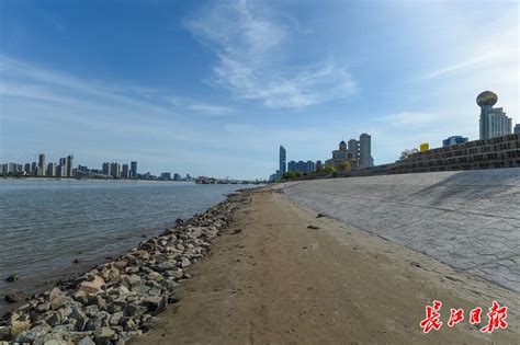 长江武汉段出现历史同期最低水位