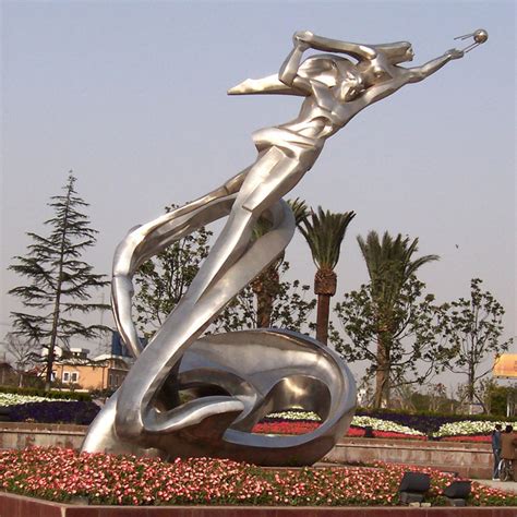 长沙公园景观不锈钢人物雕塑公司