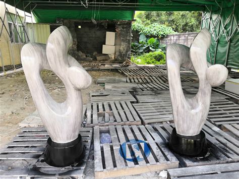 闵行区通用玻璃钢雕塑报价