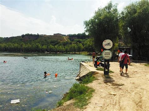 陕西河边野泳视频