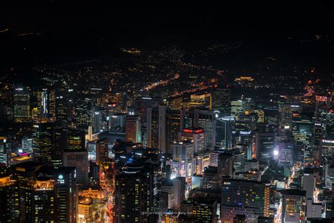 韩国夜景首尔逛街的视频