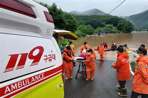 韩国暴雨被救女子