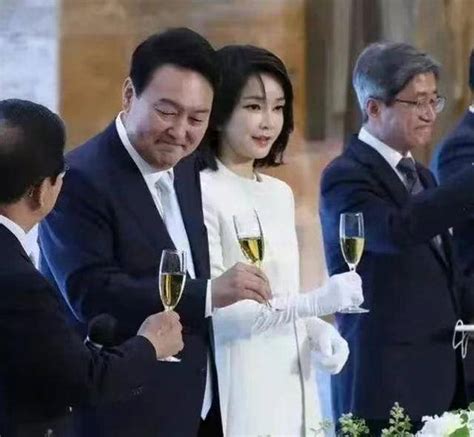 韩总统夫人被冷遇