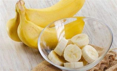 香蕉不能和什么水果一起吃