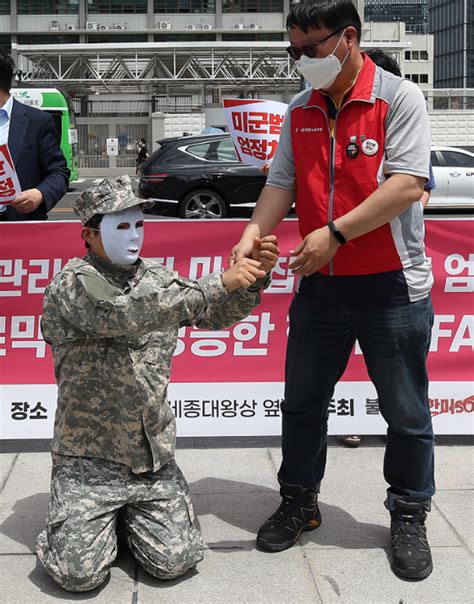 驻韩美军基地的韩国女人