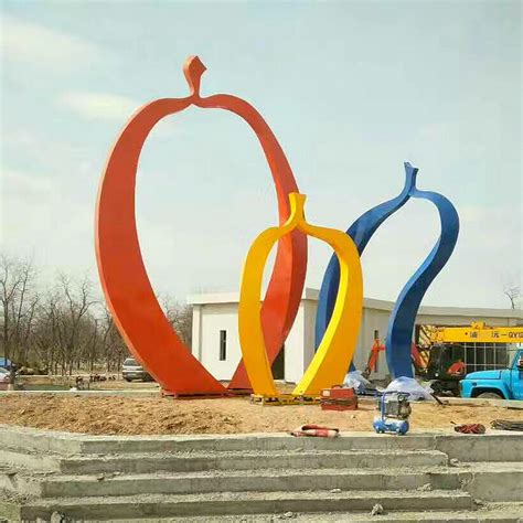 黑龙江玻璃钢抽象雕塑报价