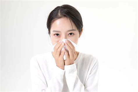 鼻塞流清水鼻涕是什么感冒