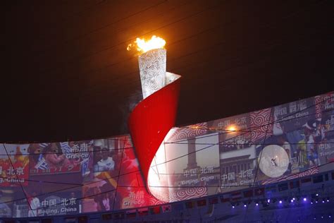 2008年奥运会火炬传递发生了什么
