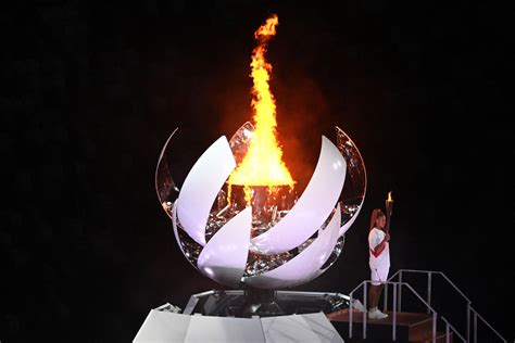 2008年奥运会点燃奥运圣火的是谁