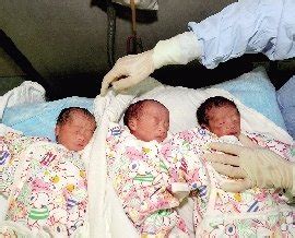 25岁女孩产下三胞胎