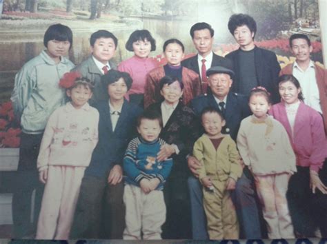 30年前的全家福照片