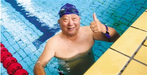 65岁老人游泳游多少米好