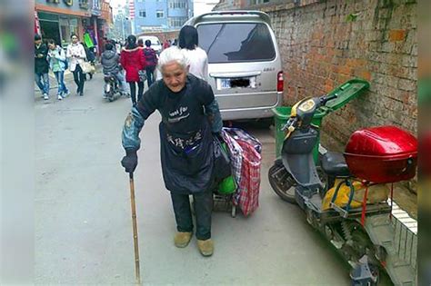 91岁老人捡垃圾供困难大学生