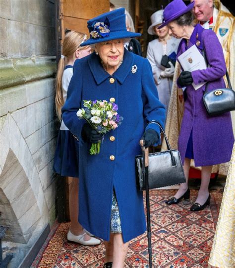 95岁英国女王又上班