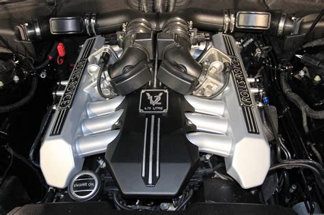 v12引擎和v8引擎谁好